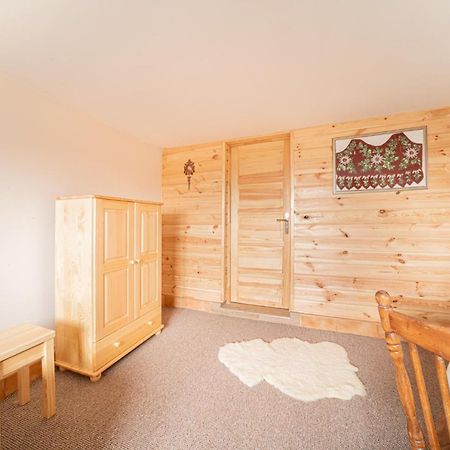 Hotel Dom Na Turystycznej Pyzowka Esterno foto
